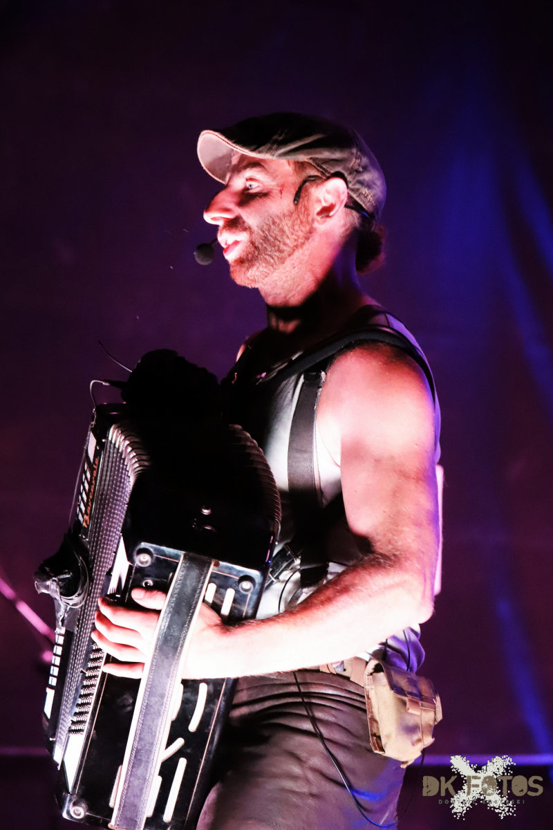 090321_11_26IMG_5600
